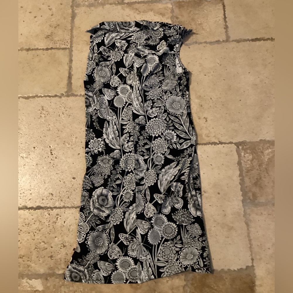 Tommy Hilfiger align dress-SZ M
Size tag missing 
Pit to pit 16”
Length 35” - Picture 2 of 2